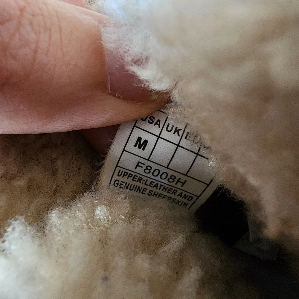 UGG Australia MEDIUM Baby Toddler 6 Tan Sheepskin Suede Boots Cozy Winter Fall